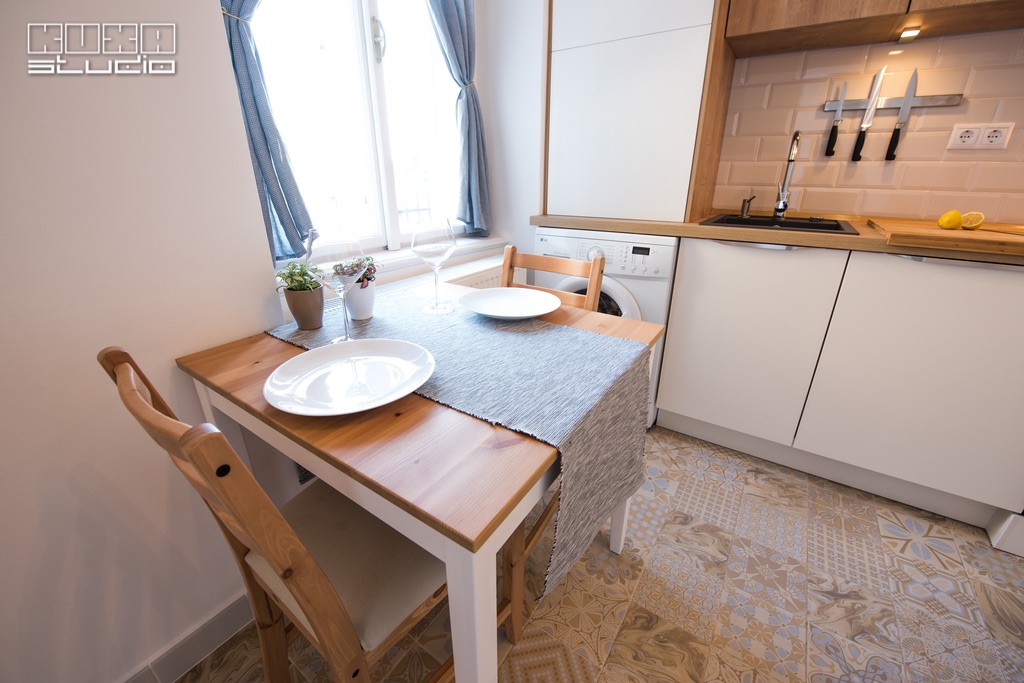 Masa cu scaune pentru bucatarie